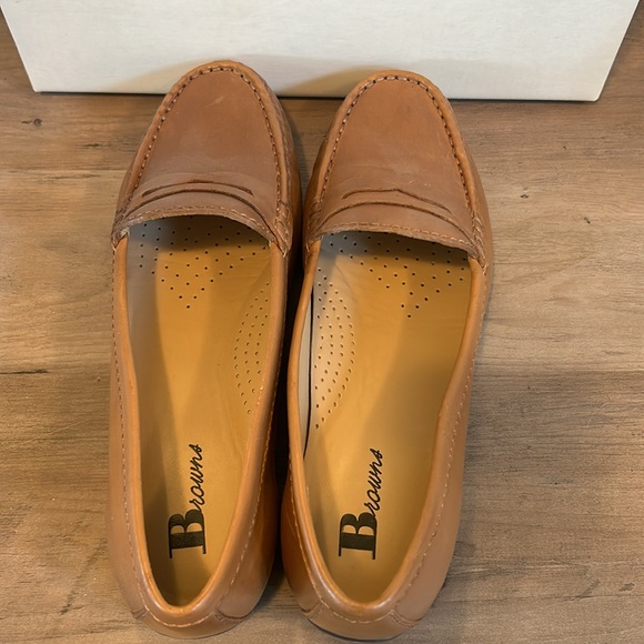 Like New! Brown’s Flats - Picture 2 of 6